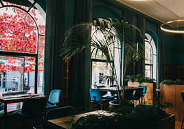 Interior del bar-restaurante del Casino de Irun.