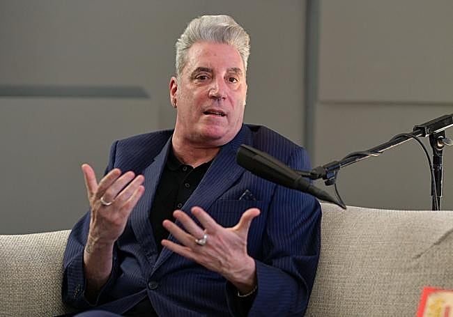 Loquillo graba la entrevista en el plató de DV.