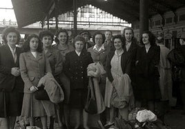 Para recibir o despedirles en el andén había que pagar.