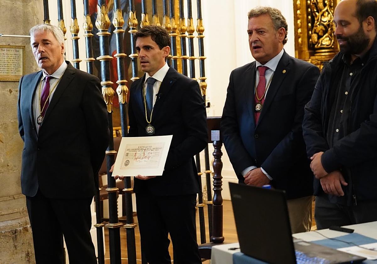 Berriotxoa, Zubia, Mendizabal y el alcalde de Bergara Gorka Artola.