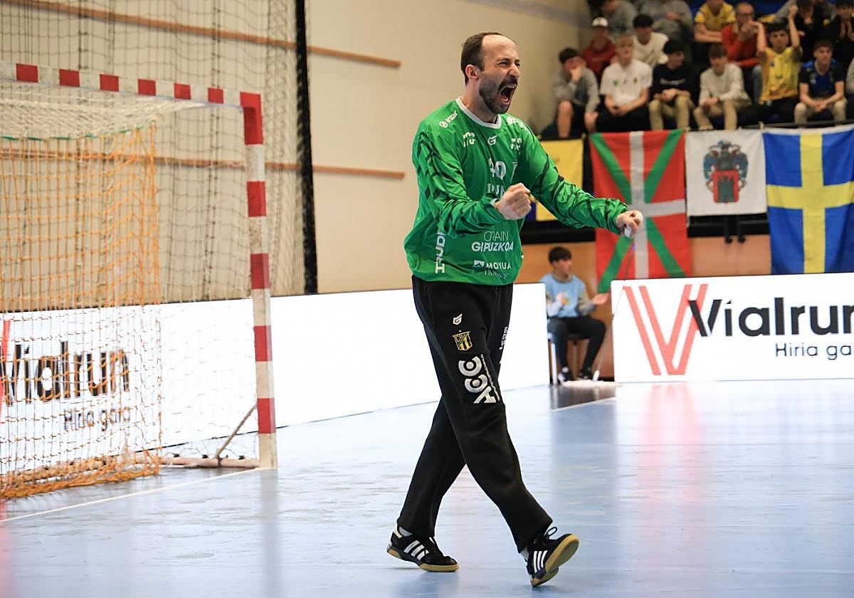 Maciel, 16 paradas en 40 minutos ante el Ademar, ha sido incluido en el siete ideal de Asobal.