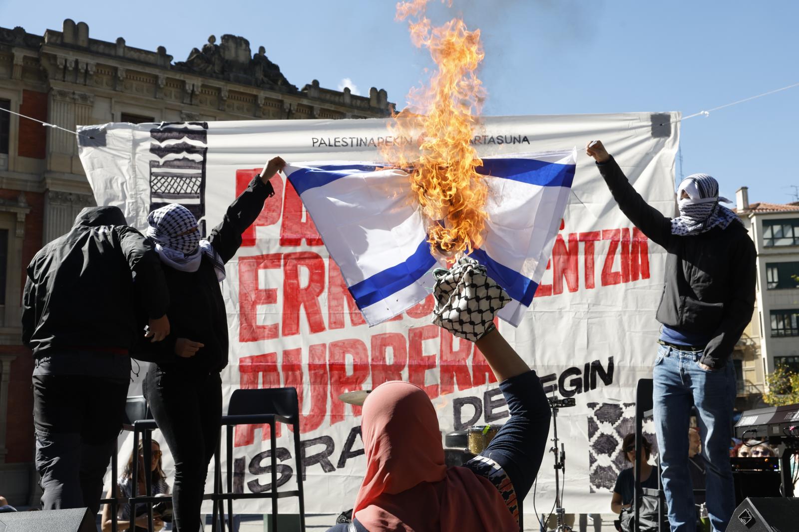 Multitudinaria marcha en apoyo a Palestina