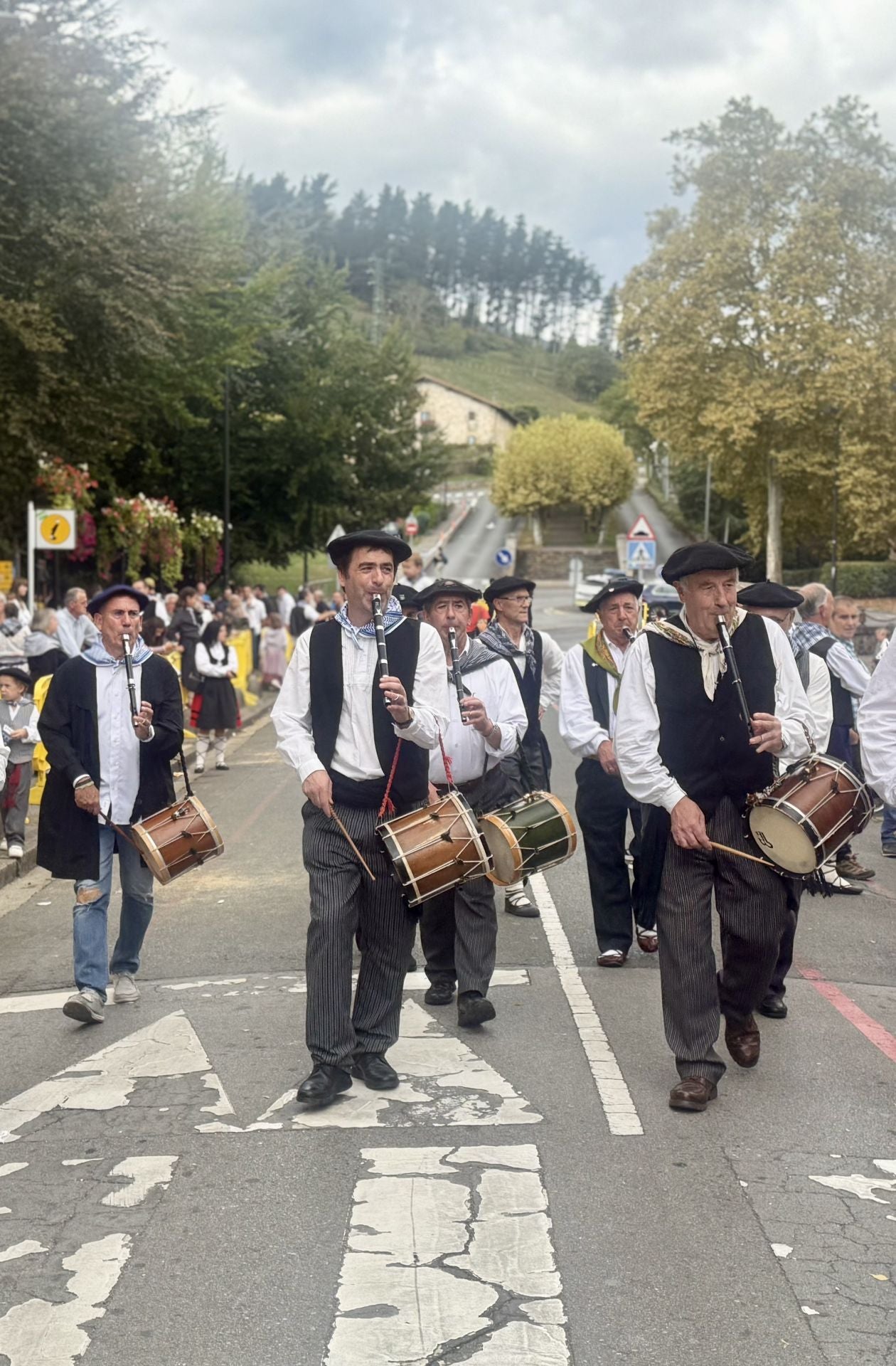 Las kuadrillas llenan un Oñati muy &#039;tropical&#039;