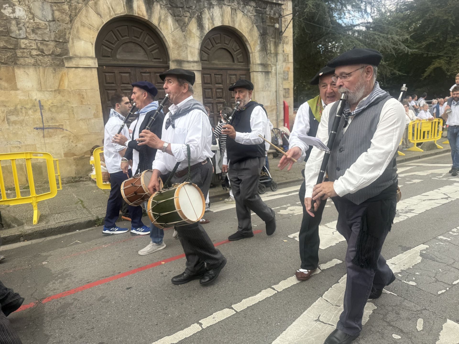 Las kuadrillas llenan un Oñati muy &#039;tropical&#039;