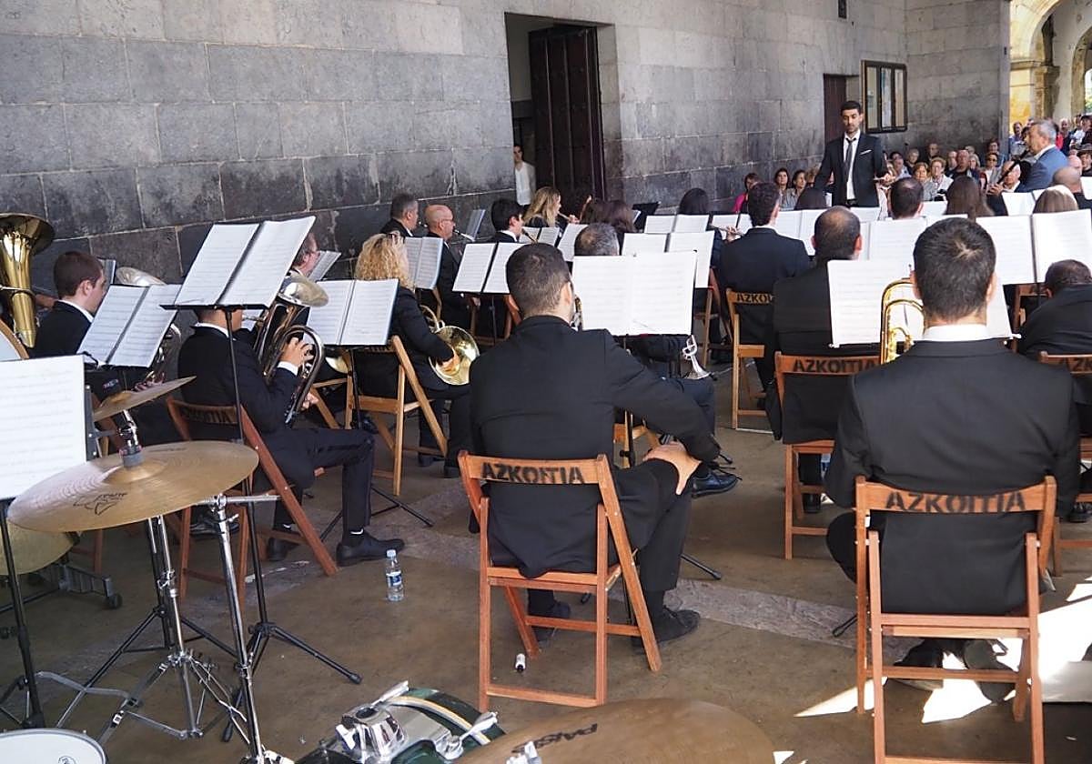 Kontzertuaren une bat.