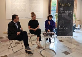 Urra, la artista Monika Aranda y Ferreira, en la presentación.