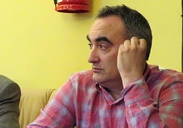 El portavoz socialista Joxean Sánchez en el Ayuntamiento de Lezo.