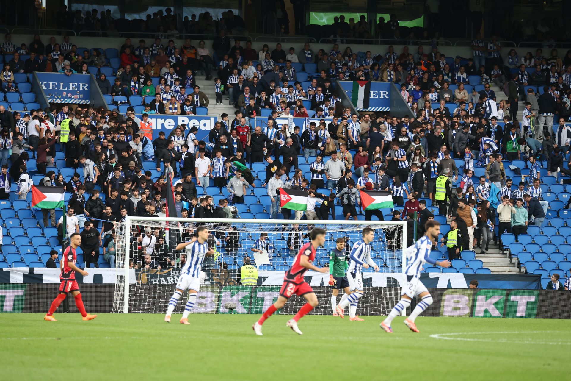 Las mejores imágenes del encuentro entre la Real Sociedad y el Rayo Vallecano