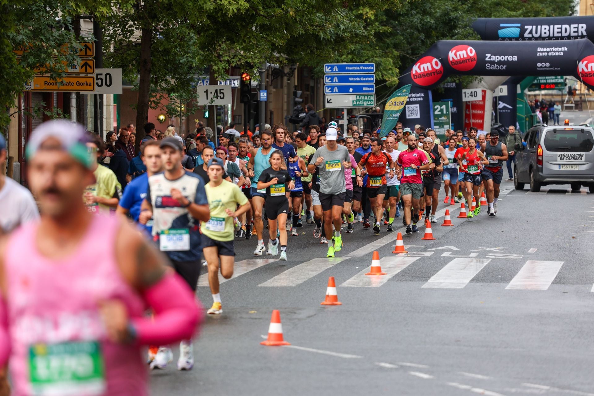 Irene Pelayo y Artur Bossy ganan el Medio Maratón de Donostia