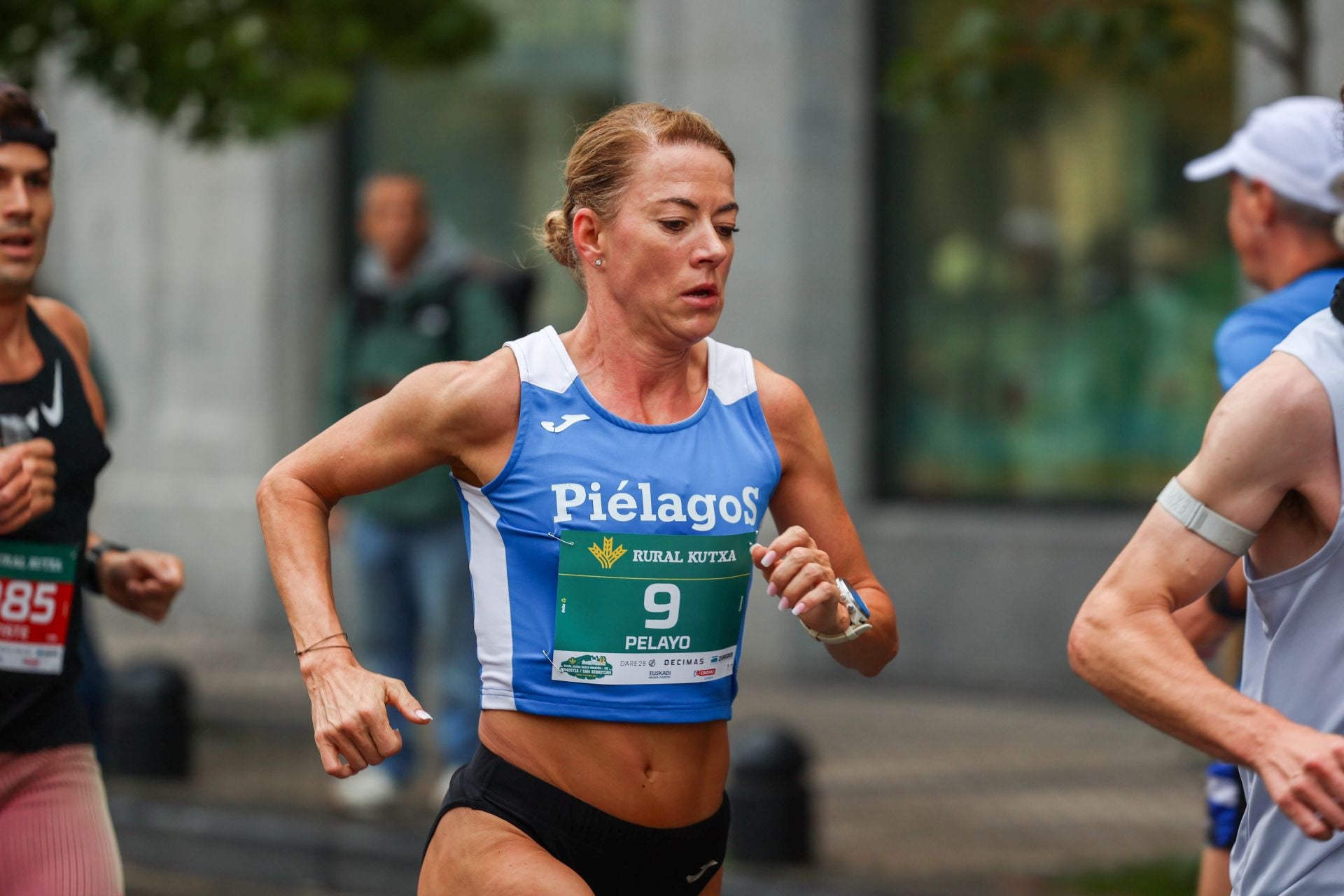 Irene Pelayo y Artur Bossy ganan el Medio Maratón de Donostia