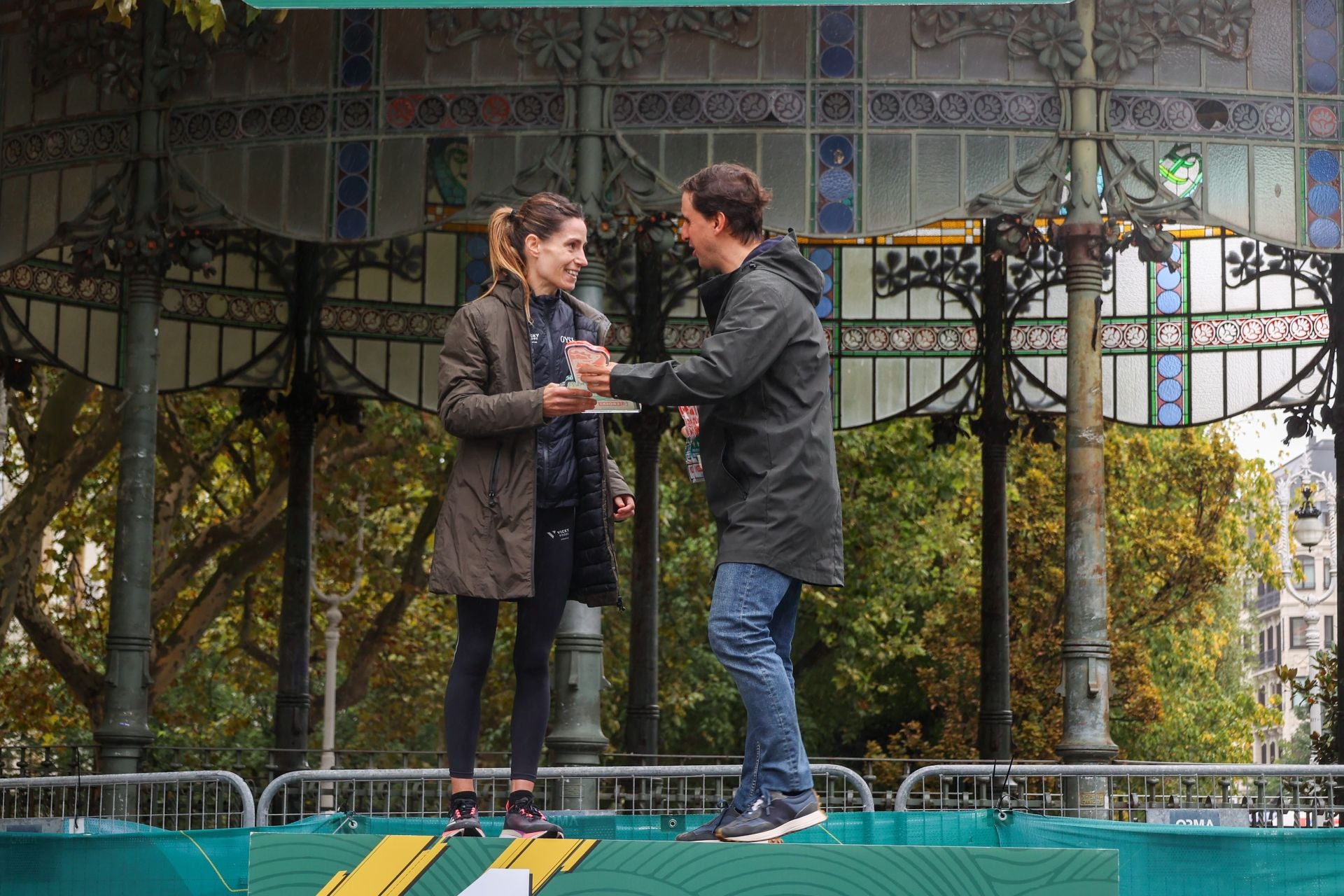 Irene Pelayo y Artur Bossy ganan el Medio Maratón de Donostia