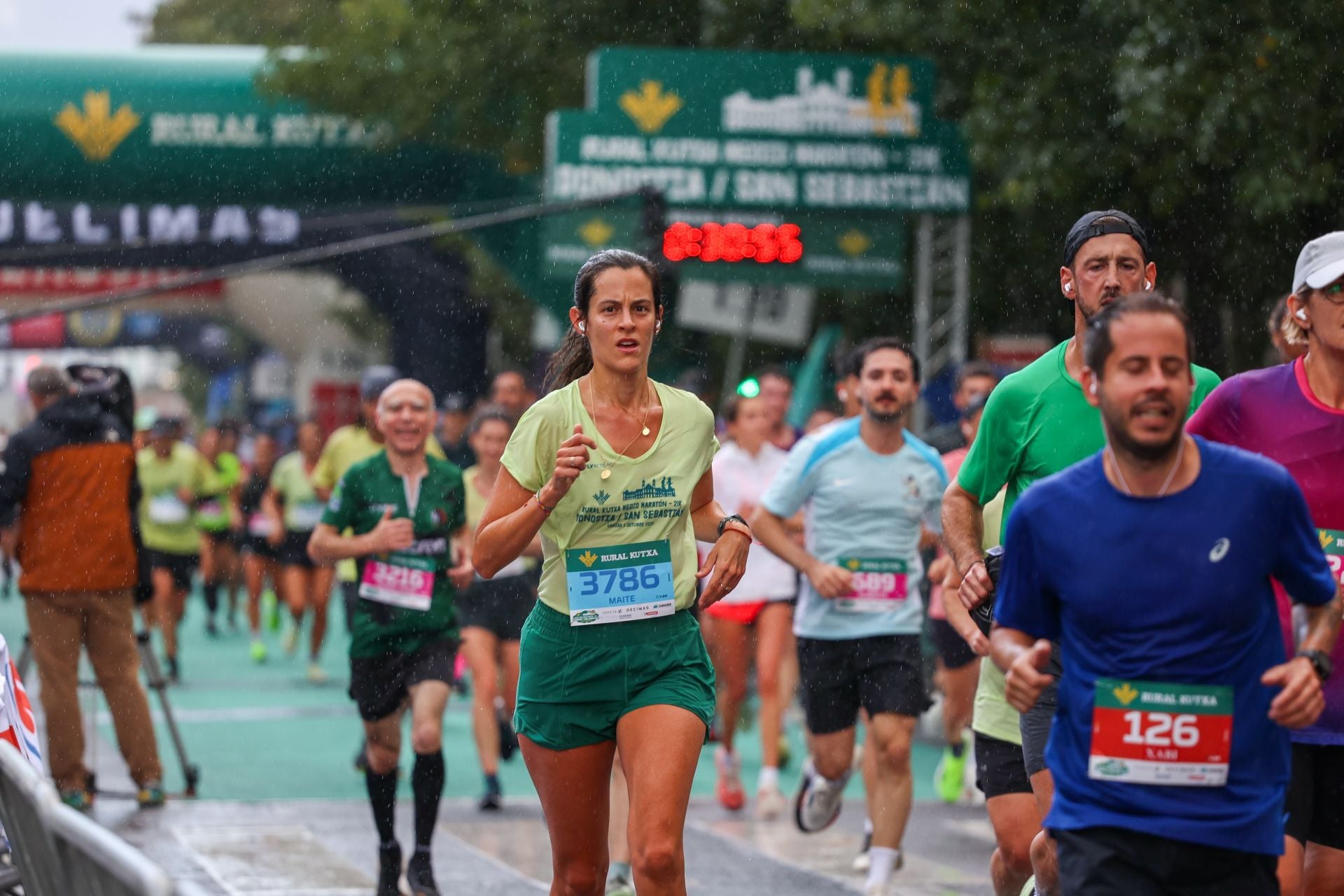 Irene Pelayo y Artur Bossy ganan el Medio Maratón de Donostia