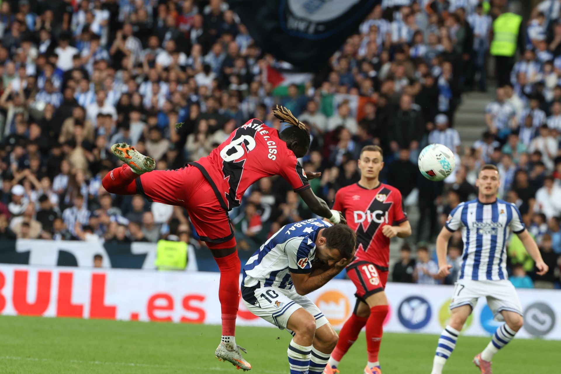 Las mejores imágenes del encuentro entre la Real Sociedad y el Rayo Vallecano