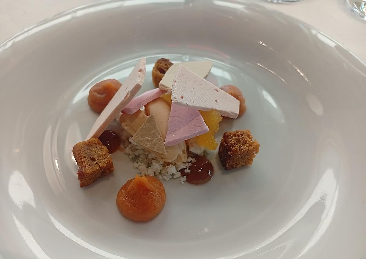 Imagen secundaria 1 - Selección de postres y ternera. En la variedad está el gusto.