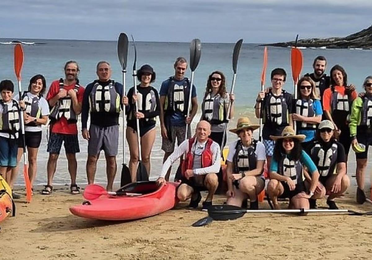 Un grupo de veterinarios disfrutaron de un paseo en kayak antes de la fiesta en el pub Wimbledon.