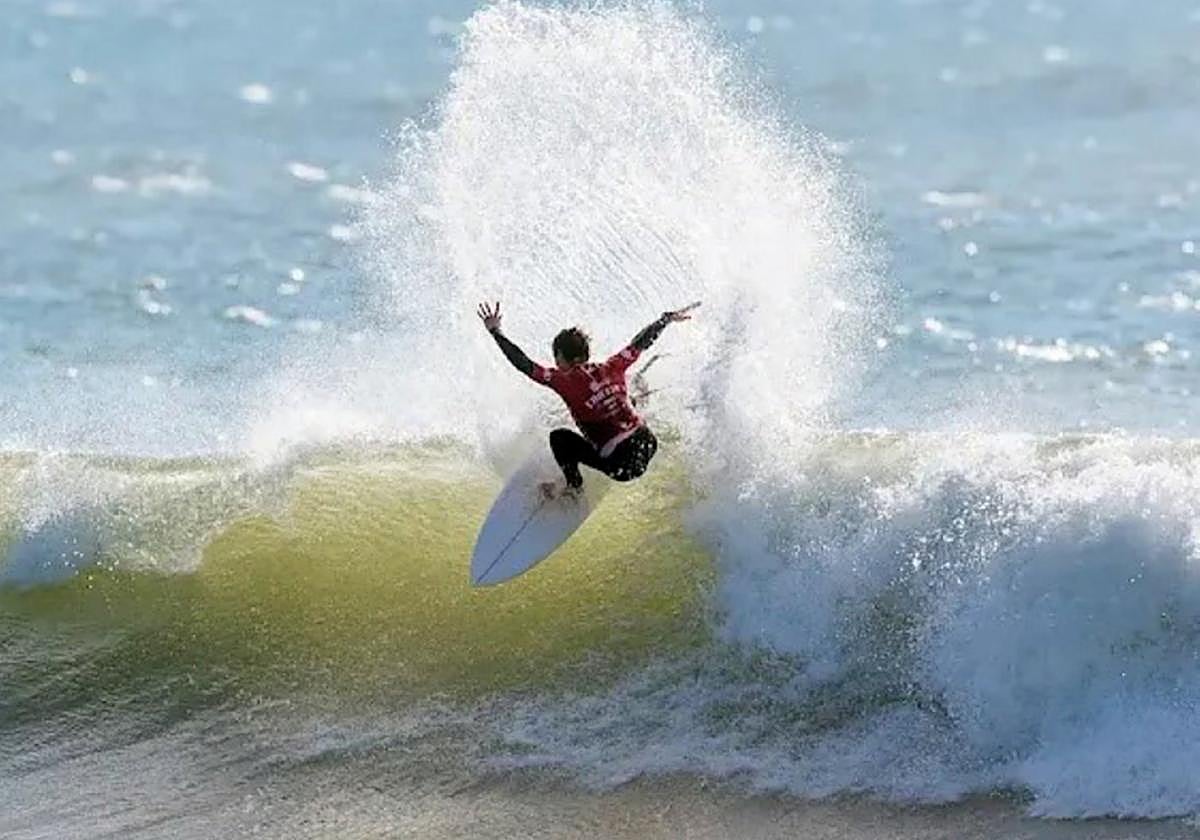 Adur bikain ibili da Portugaleko Ericeira Pro txapelketan.