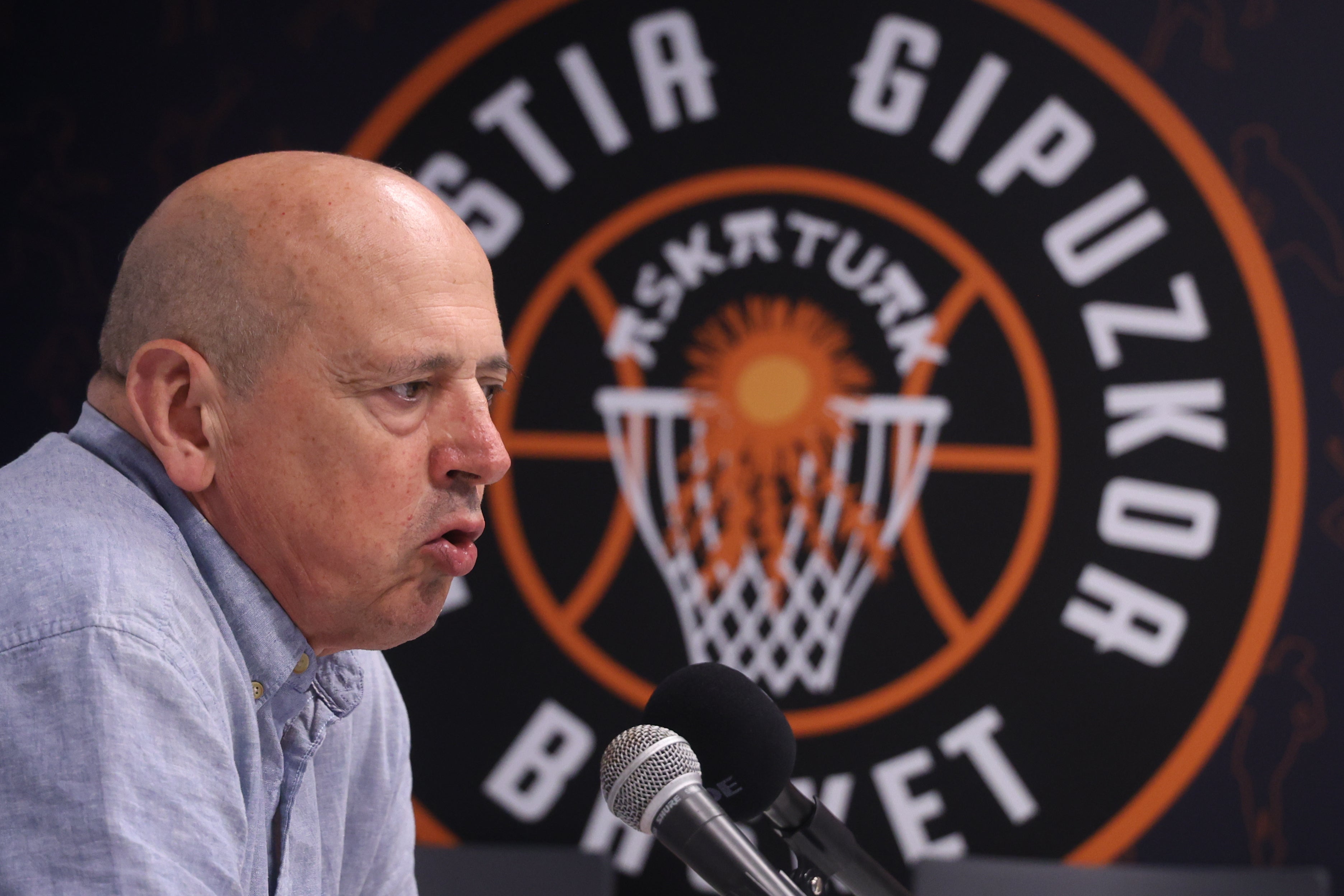 José Luis Zubizarreta, en la sala de prensa de Illunbe.