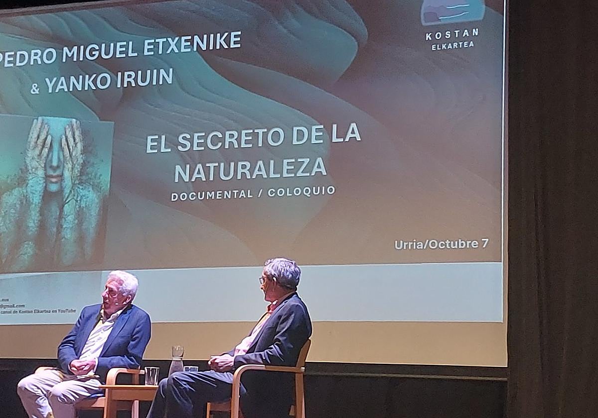 Etxenike e Iruin en la interesante charla que mantuvieron sobre la ciencia en el Modelo.