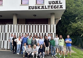 Garoa Lekuona Euskara zinegotziak Euskaltegiko ikasle eta irakasleei bisita egin zien aurreko kurso amaieran.