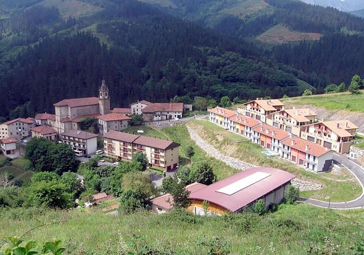 Un repique de campanas en Angiozar por el primer paso hacia la entidad propia