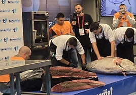 Diferentes momentos del proceso del ronqueo del atún hasta su puesta a punto en mesa para el cliente.