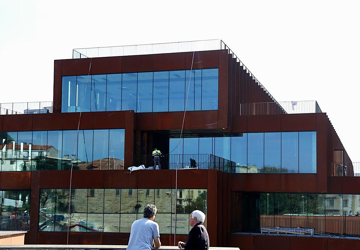 Vista exterior del edificio del GOe, con las obras a punto de acabar