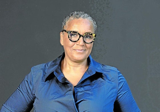 La arquitecta y catedrática ghanesa-escocesa Lesley Lokko.