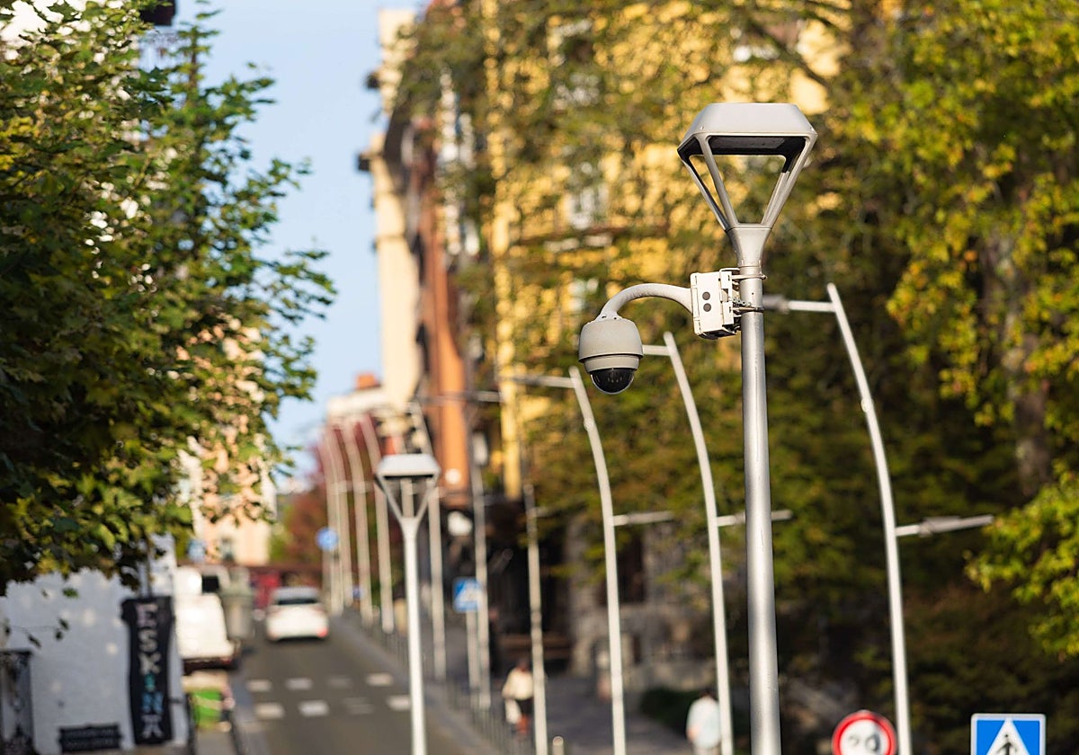 Una de las cámaras de seguridad del entorno de la plaza Urdanibia.