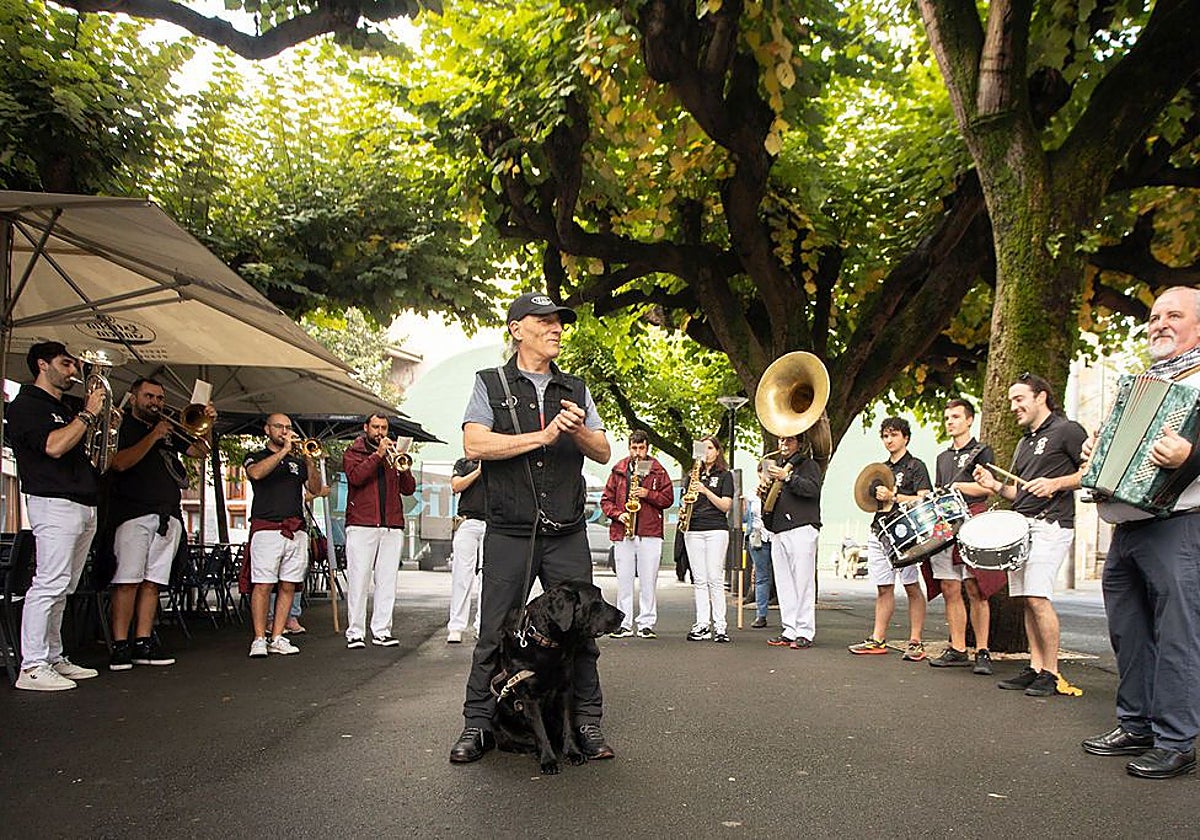 Ibon Casas en medio de la imagen en la edición del año pasado.