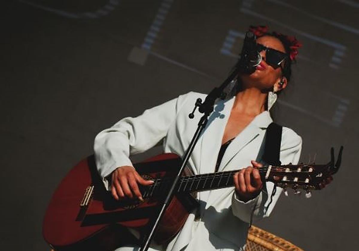 La artista Bebe, durante una actuación de su gira 20º aniversario.