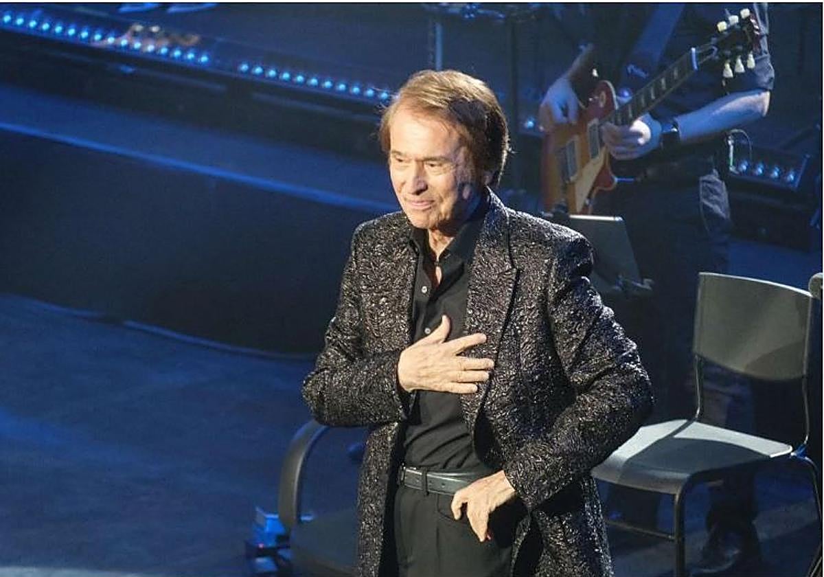 Raphael en un concierto en Donostia en mayo del pasado año.