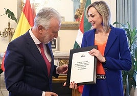 Ubarretxena entregó ayer al ministro Ángel Víctor Torres todos los informes pertinentes a las transferencias pendientes que el Gobierno Vasco ha incluido y reunido en 10 documentos