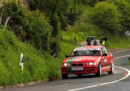 Las curvas entrelazadas hacia Kanpanzar propician el espectáculo automovilístico.