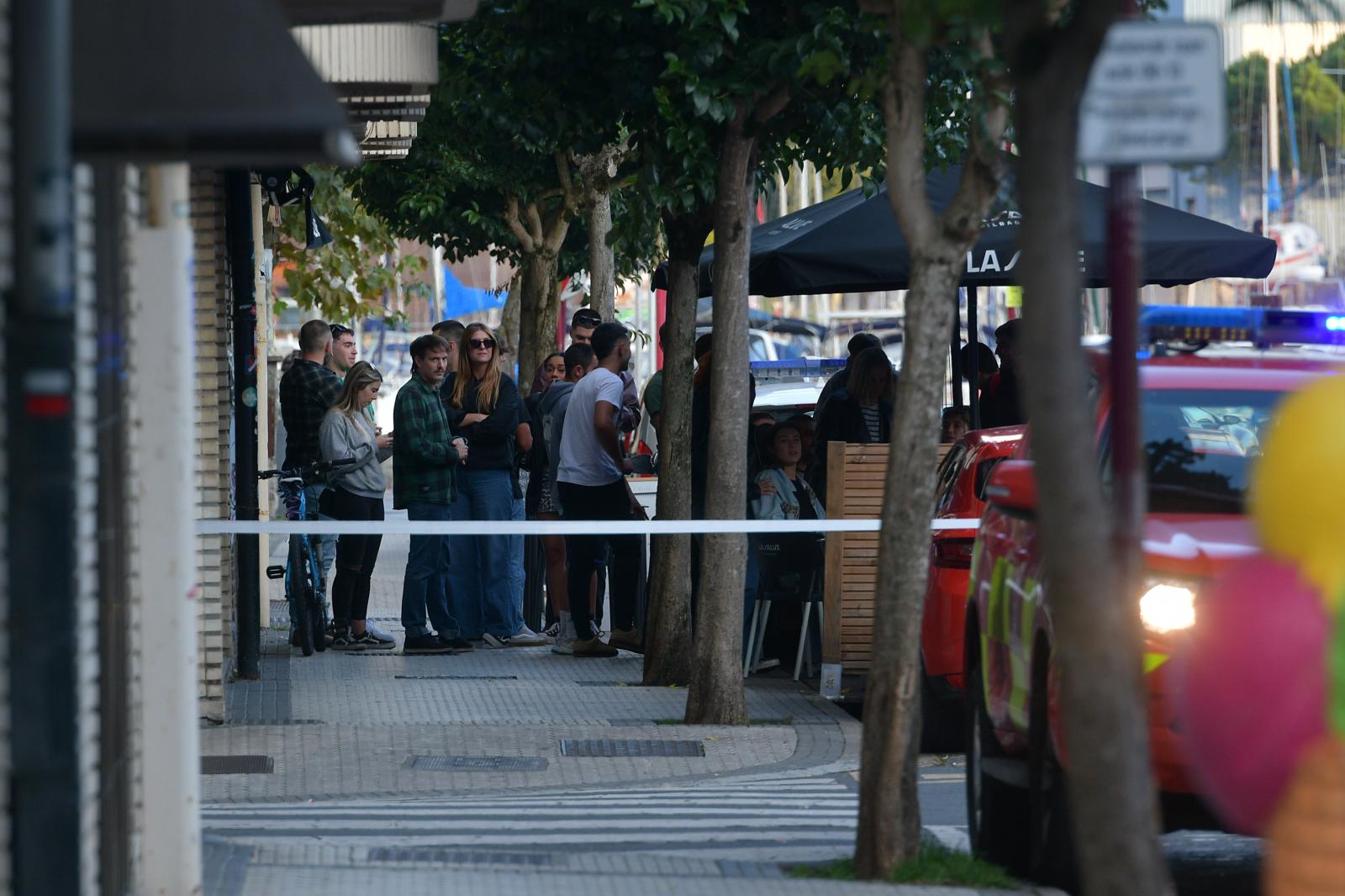 Incendio en el tejado de un edificio en Zumaia