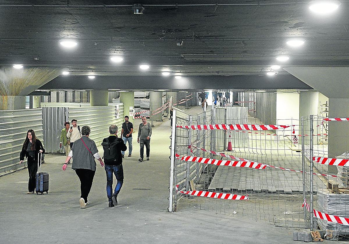 El vestíbulo del TAV de la estación de Atotxa tendrá una zona comercial abierta al público