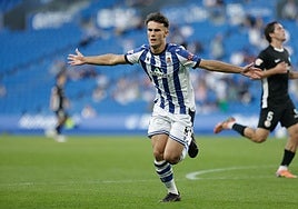Carrera celebra el primer gol del partido ante el Andorra esta tarde en Anoeta.