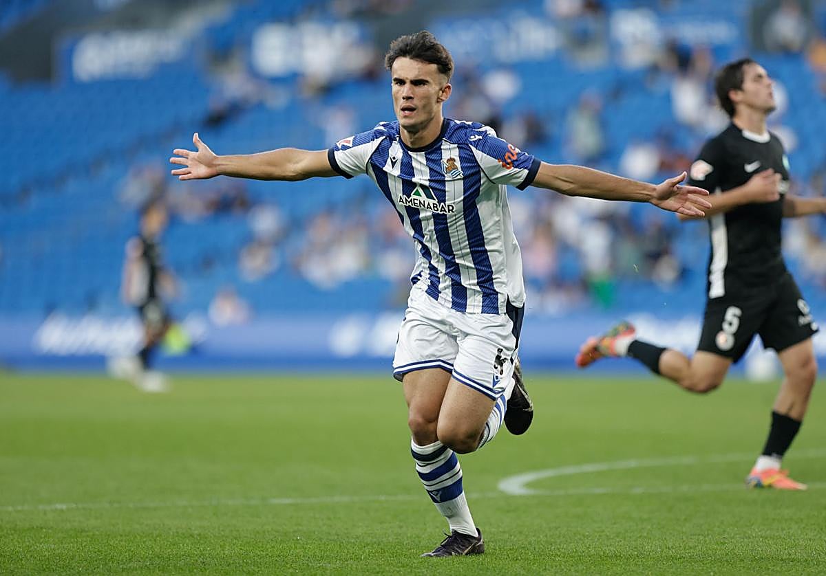 Carrera celebra el primer gol del partido ante el Andorra esta tarde en Anoeta.