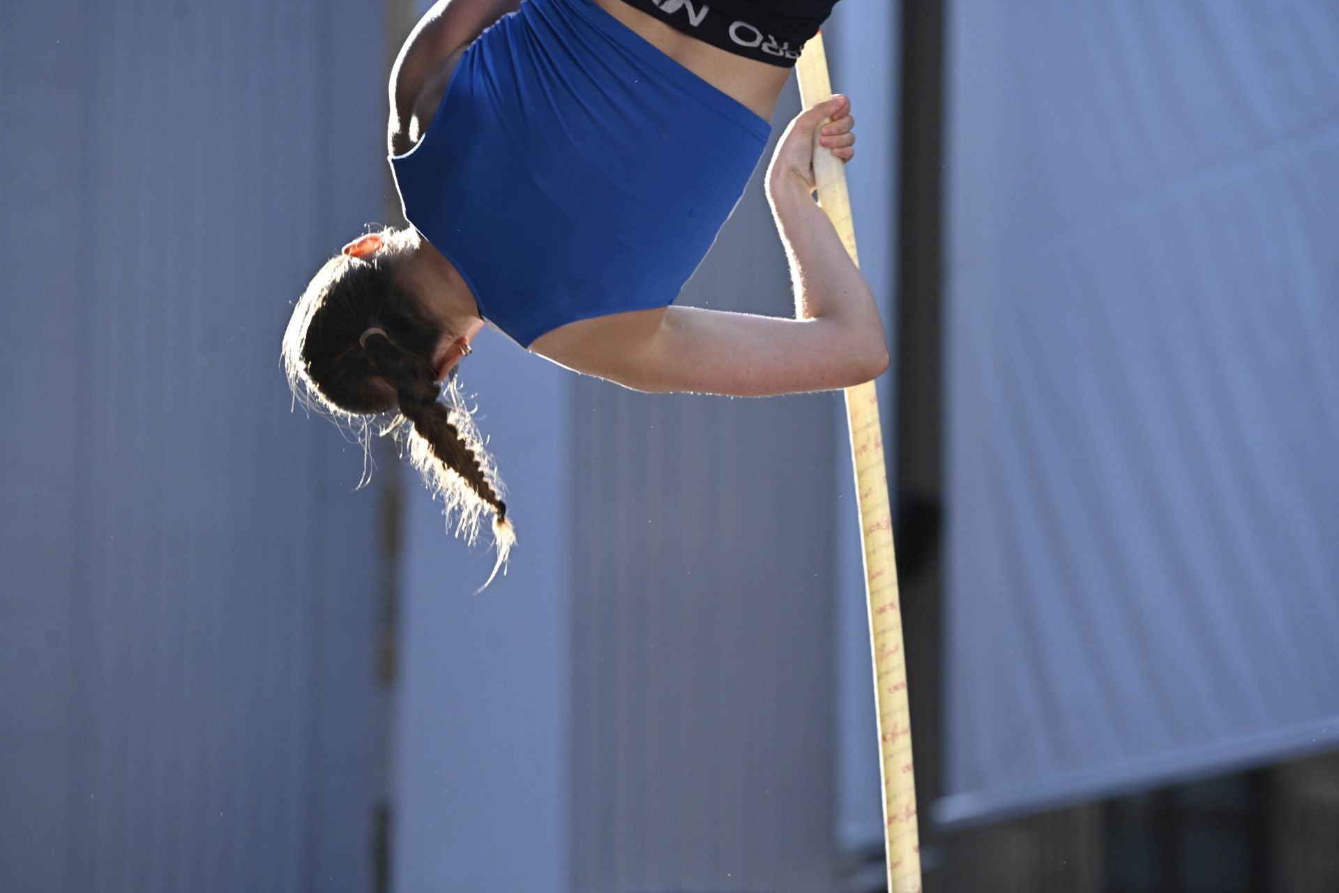 Surcando el cielo de Ordizia con la pértiga