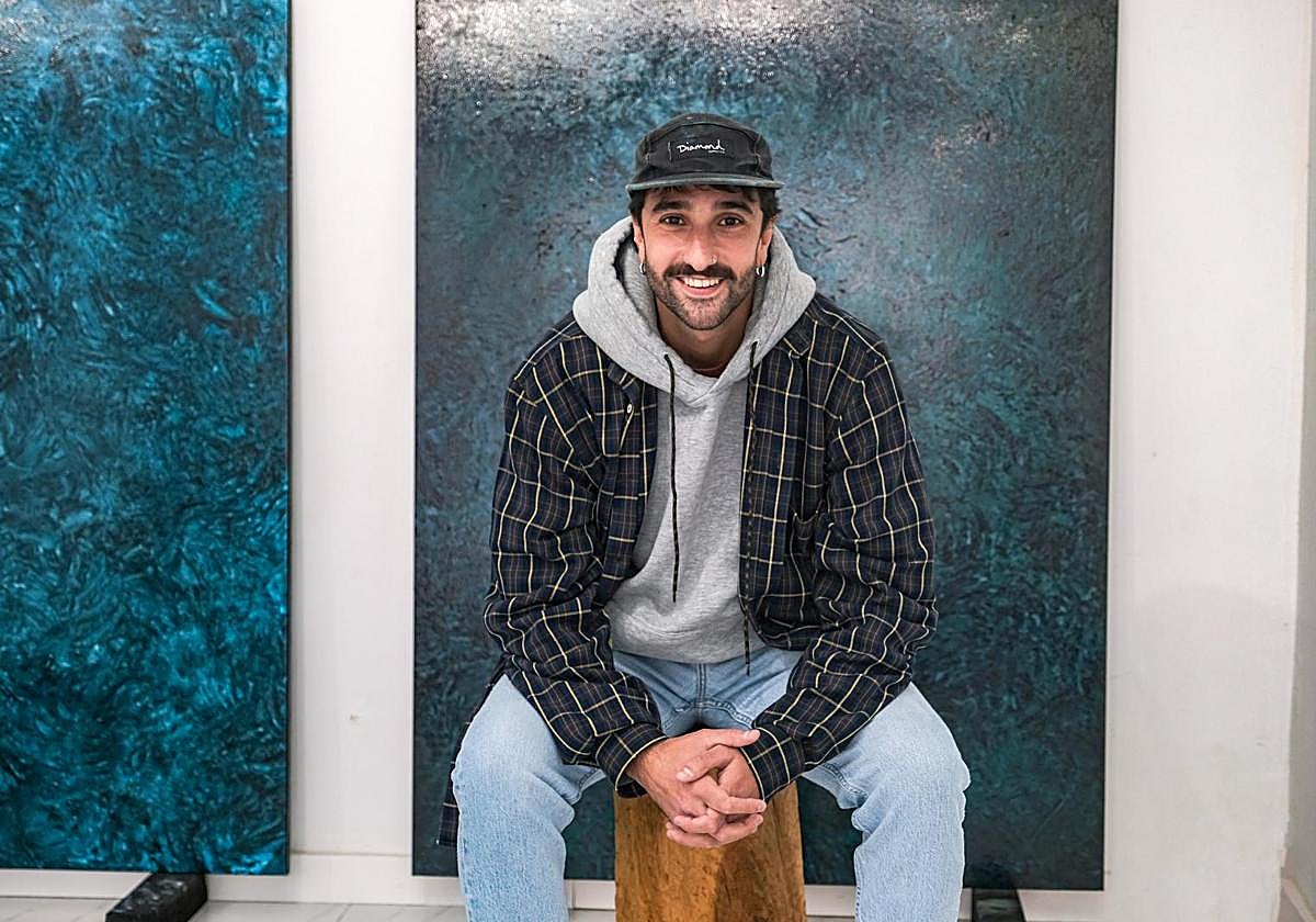 Víctor expone sus pinturas en La Inversa.