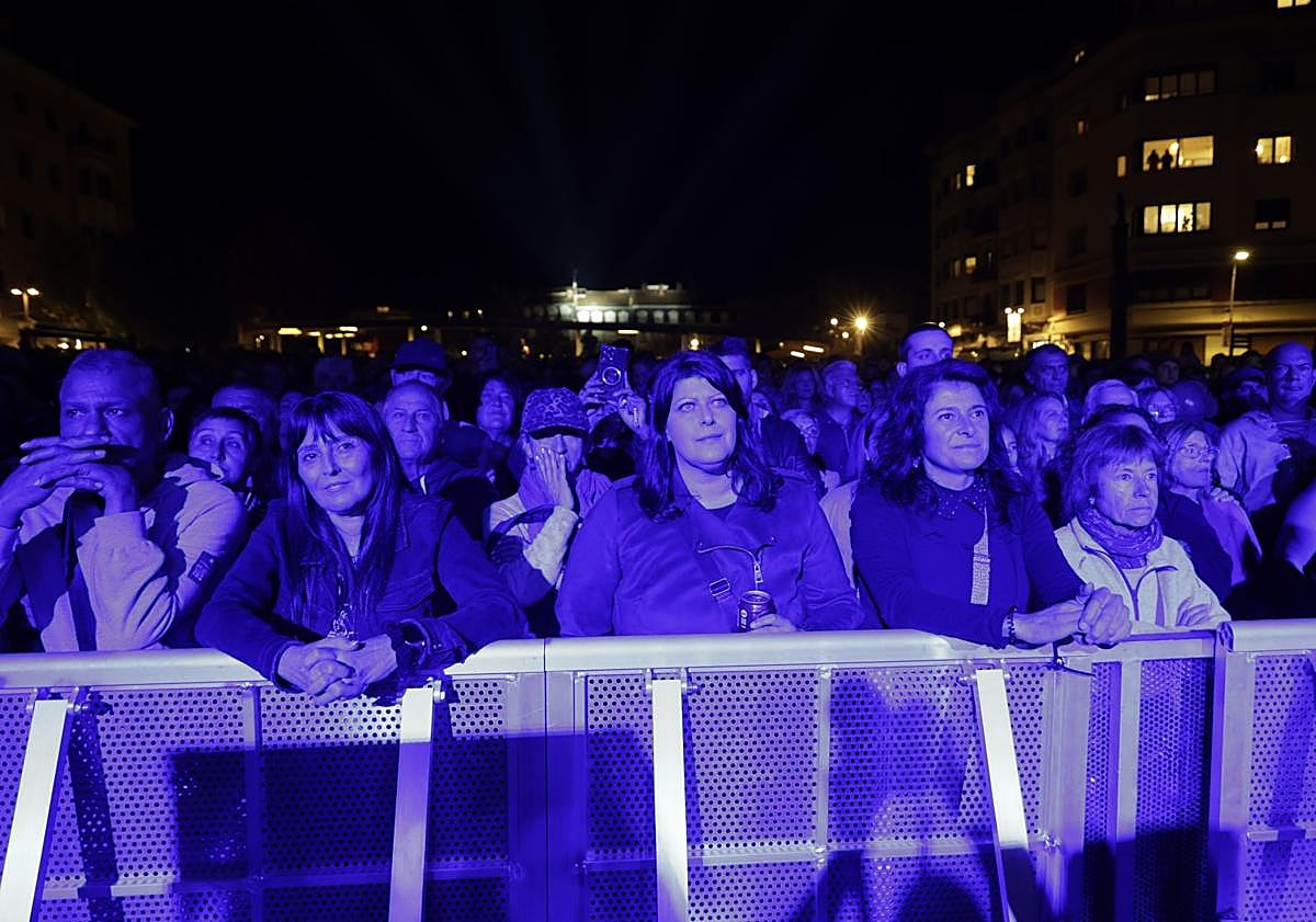 Imagen principal - San Juan canta y Bebe conquista