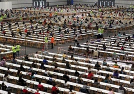 Aspirantes realizan una OPE de Osakidetza en el BEC de Barakaldo.
