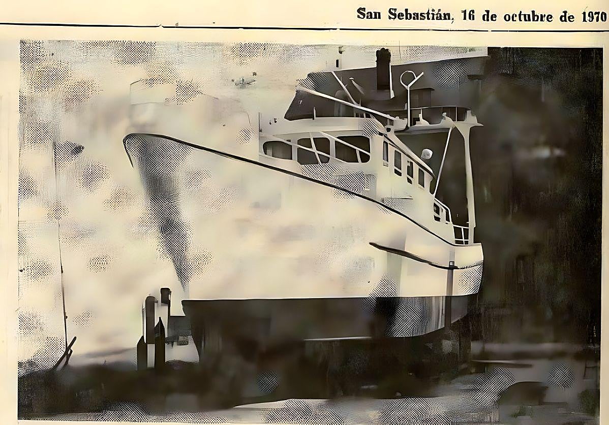 Construyó un barco en su jardín