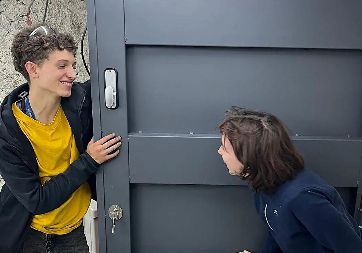 Solène Cuniasse y Elie Vallet, fundadora de La Serrurière de Paris