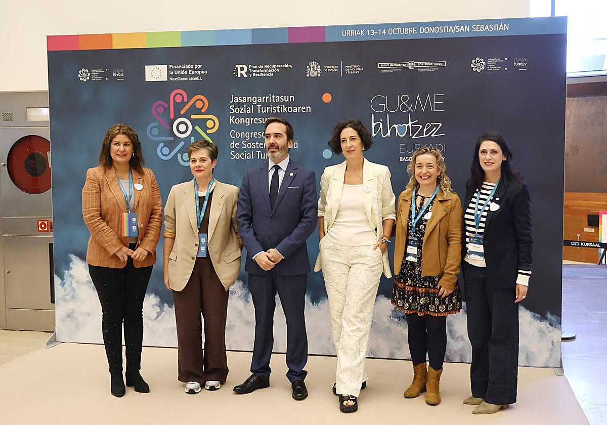 Aurotidades y expertos en la apertura del congreso en el Kursaal.