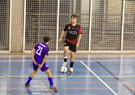 Un momento del partido disputado por el Miren Taberna OKE el pasado fin de semana en el polideportivo Elorsoro.