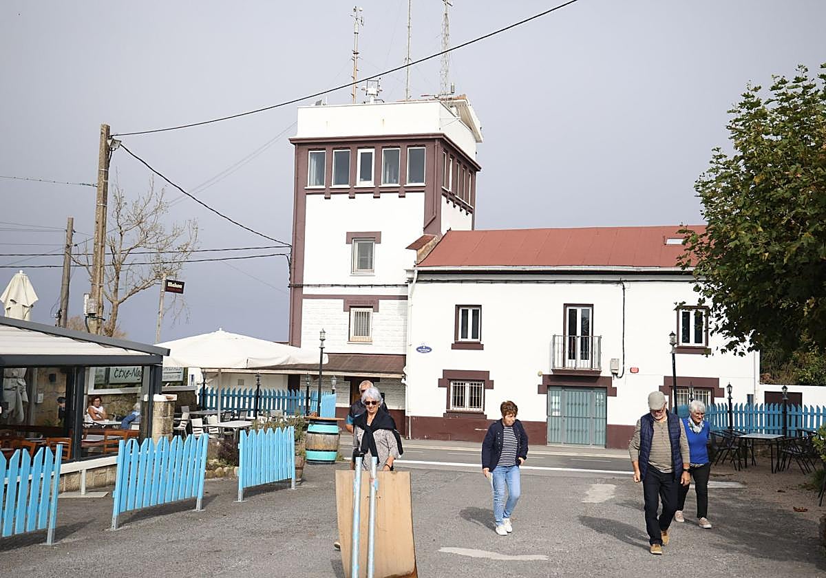 Fachada de la instalación del observatorio meteorológico de Igeldo.