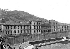 Fachada principal del Hospital Civil San Antonio Abad.