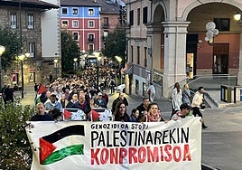Manifestación convocada por Gernika-Palestina a las siete y media de la tarde, en Urretxu y Zumarraga.