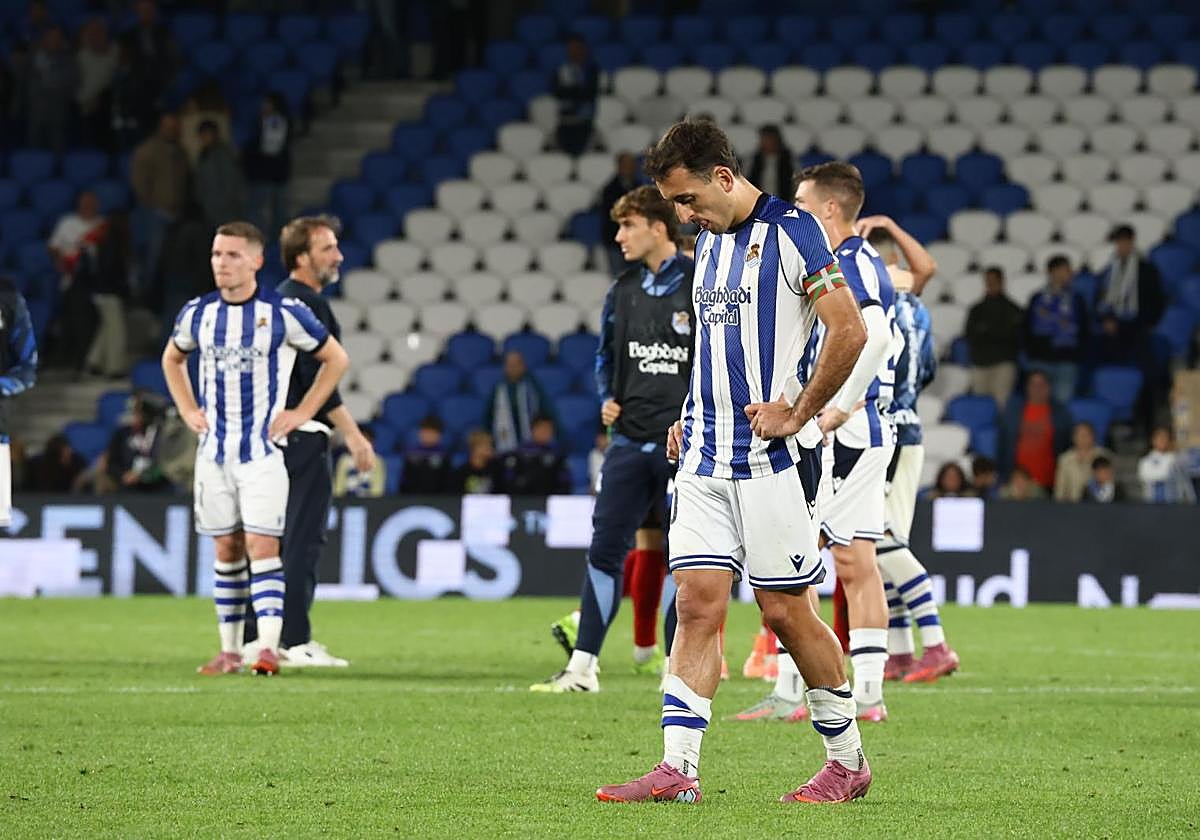 Oyarzabal se lamenta tras la derrota ante el Rayo Vallecano en el último partido