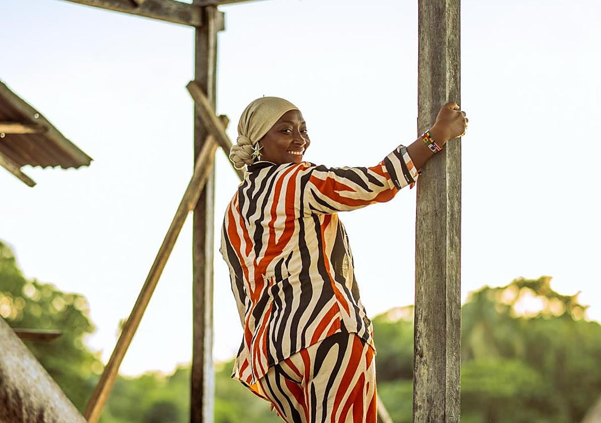 La llaman 'Maestra'. Ha heredado, comparte, divulga y vivifica el poder ancestral del Pacífico Maravilla, el litoral de Colombia.